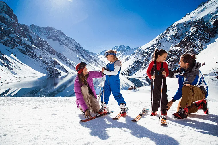 Familia esquiando en Portillo