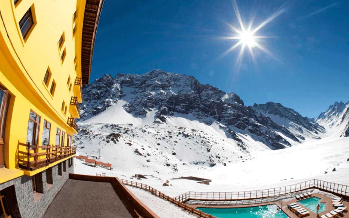 Hotel Portillo y su piscina climatizada
