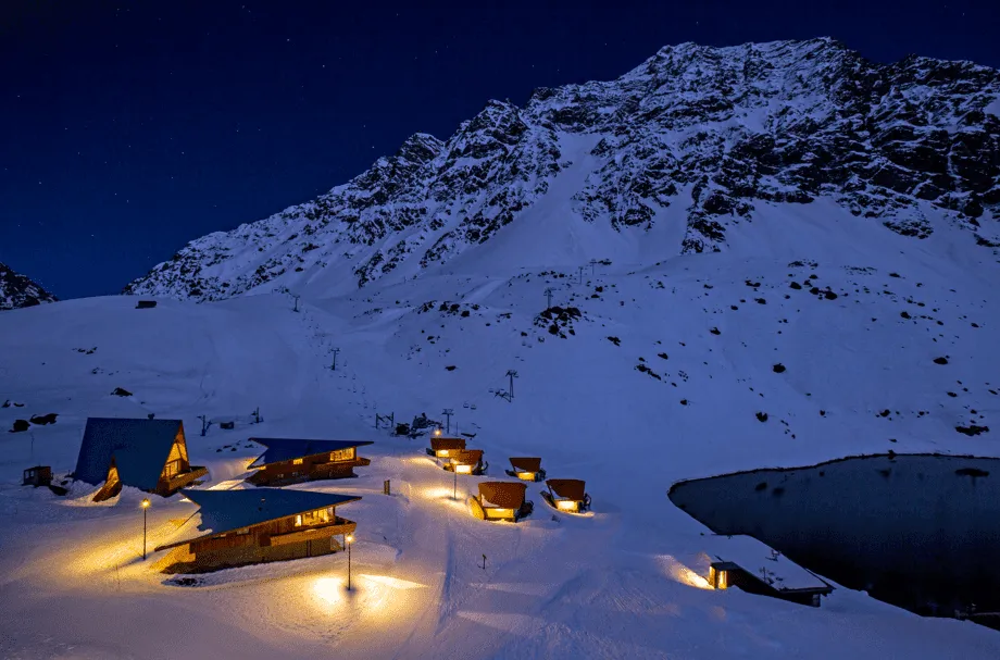 Chalets de Portillo de noche